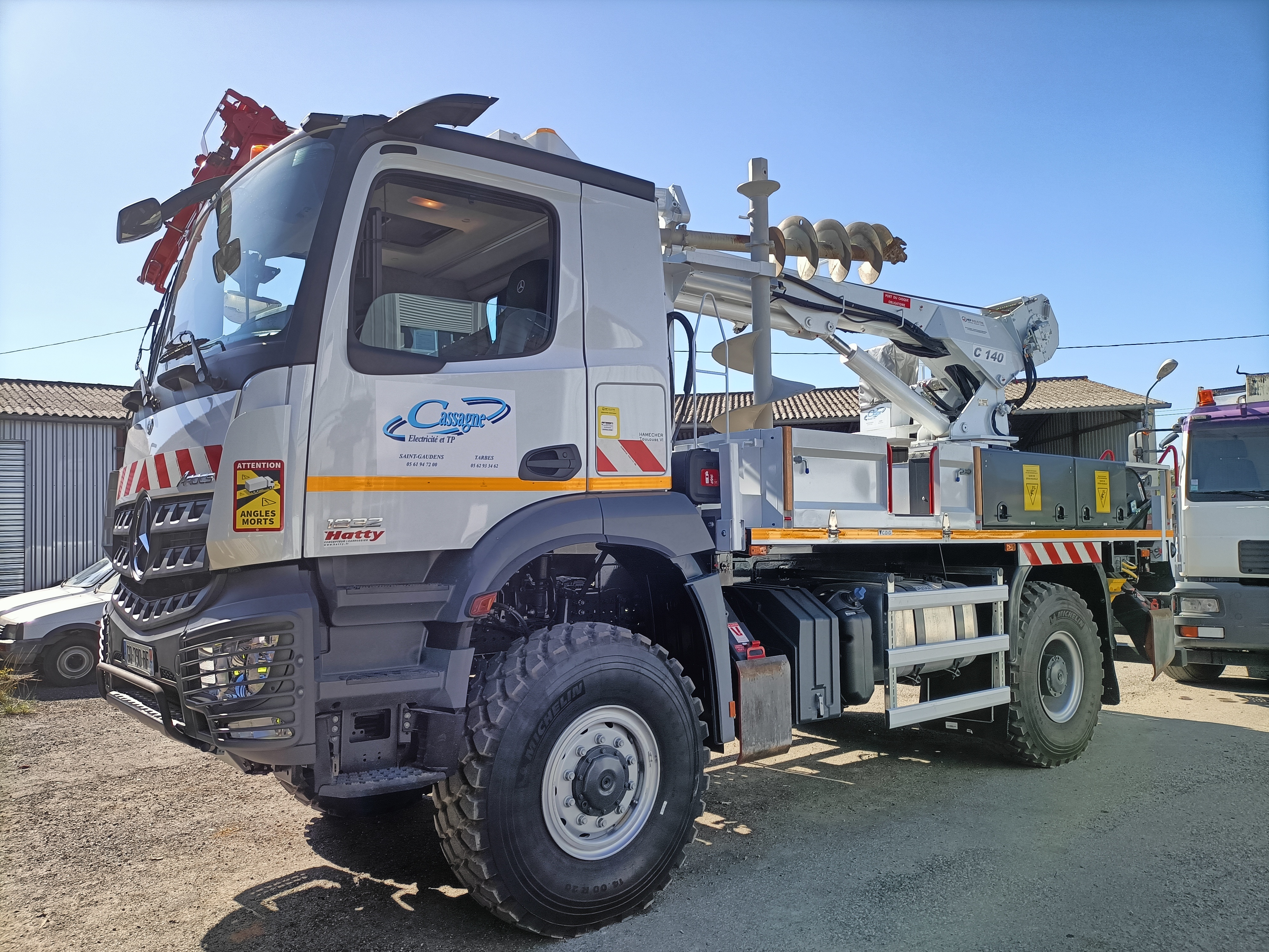 CASSAGNE ELECTRICITE ET TP  CAMION GRUE